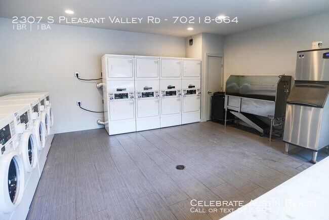 Building Photo - Trio