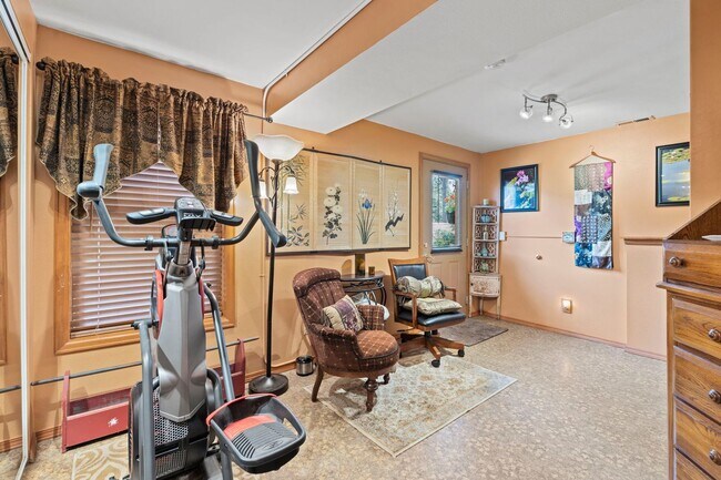 Building Photo - Cozy Green Mountain Falls Cottage