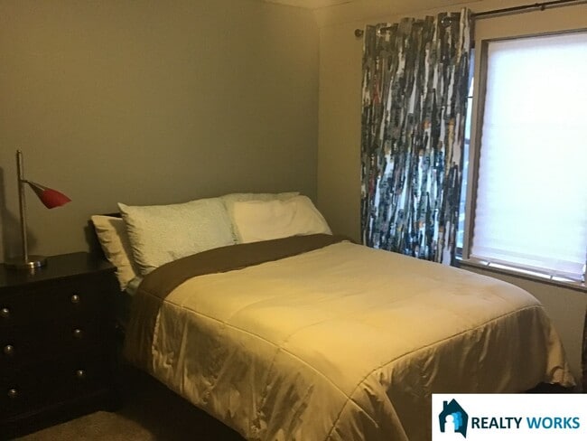 Building Photo - Beautiful Four Bed Two Bath Home