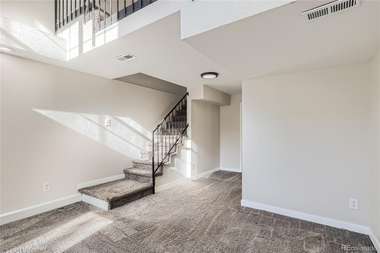 Building Photo - 9423 W Ontario Dr