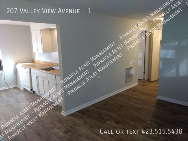 Building Photo - 207 Valley View Ave