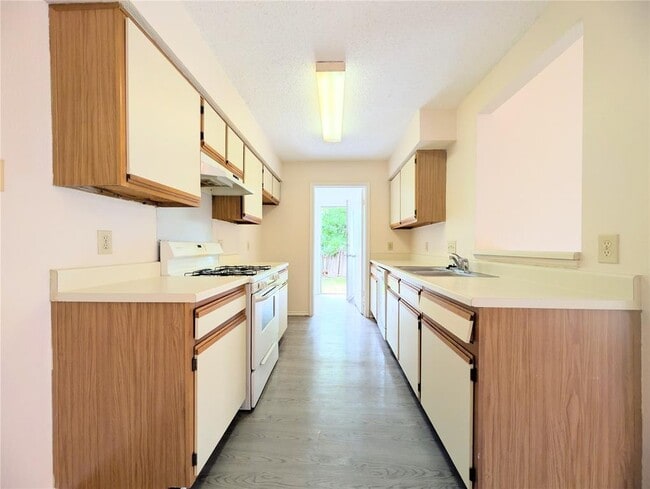 Building Photo - 2018 Redwing Way