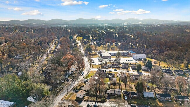 Building Photo - 201 Perrymont Ave