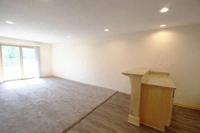 Building Photo - Pinto Suite