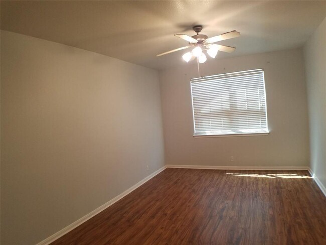 Building Photo - 2500 Allred Dr