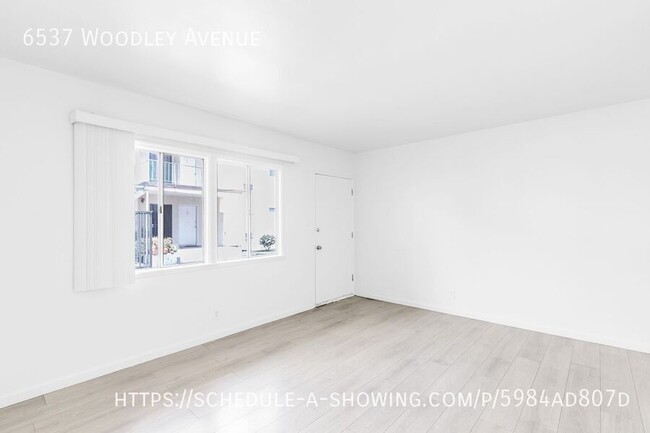 Building Photo - 6537 Woodley Ave