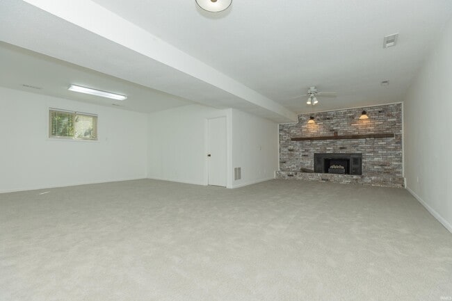 Building Photo - 5122 Woodridge Dr