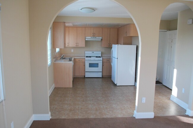 Building Photo - 951 W Summerland Ave