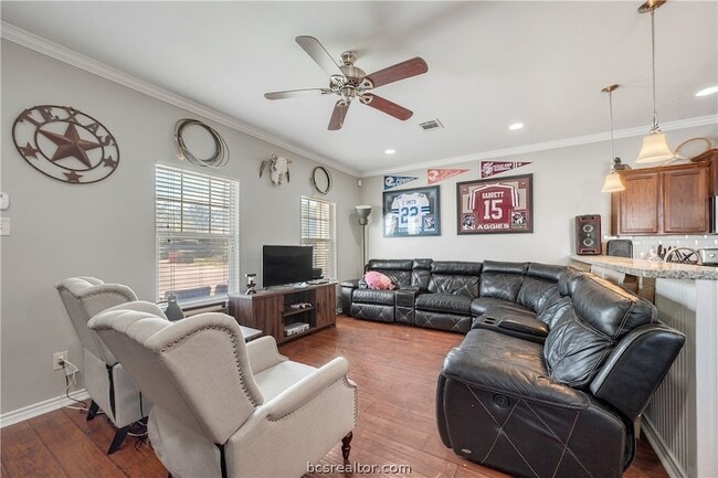 Building Photo - 114 Lynn Dr