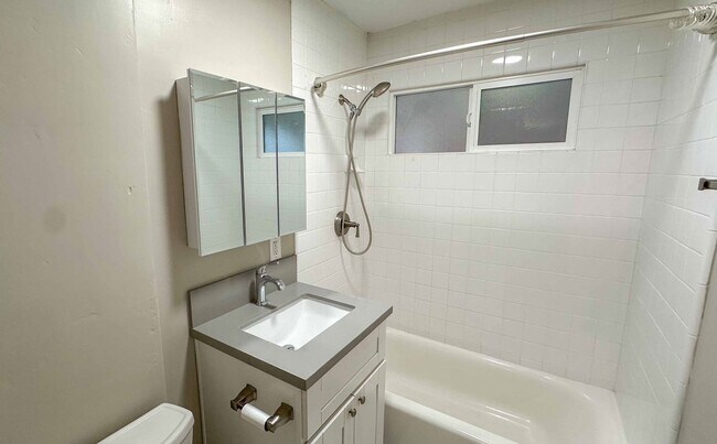 Building Photo - Albatross South