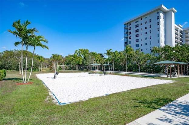 Building Photo - 3050 N Palm Aire Dr