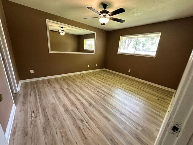 Building Photo - 3919 Forest Bluff Dr