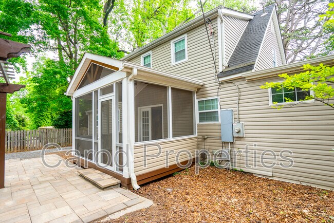 Building Photo - 3338 Eastway Dr