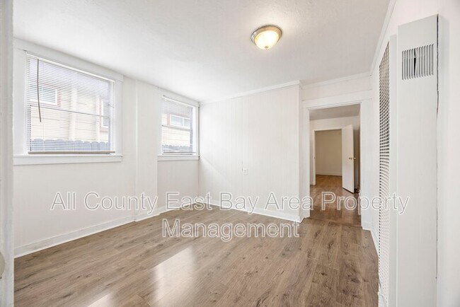 Building Photo - 1015 47th St