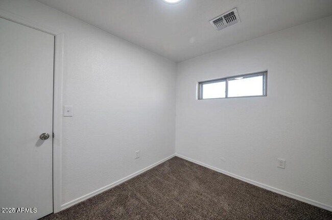 Building Photo - 1108 S 33rd Ave
