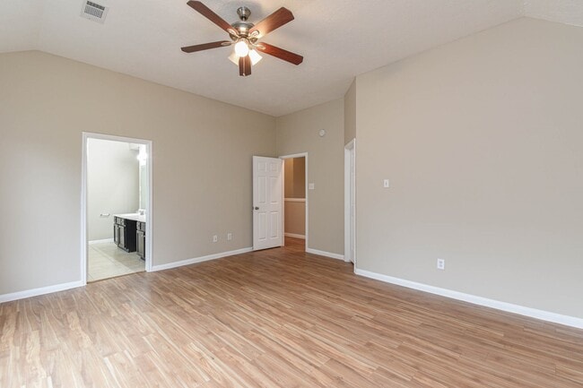 Building Photo - 9523 Tallow Tree Dr