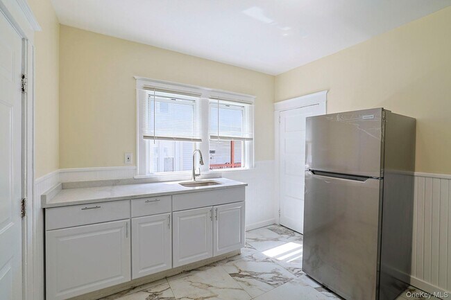 Building Photo - 100 Academy Ave