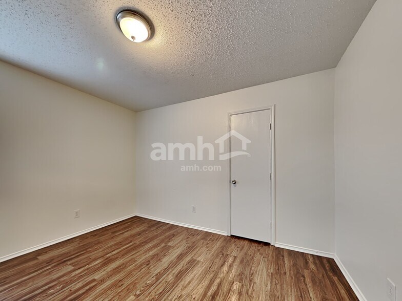 Building Photo - 6616 Waterhill Ln