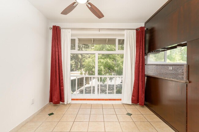 Building Photo - 2345 Paloma Ct
