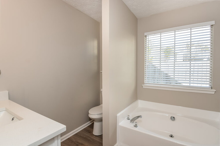 Building Photo - 4949 Lake Park Ln