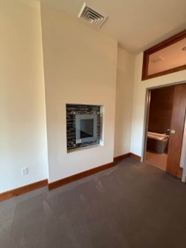 Building Photo - Blue Earth One Bedroom For Lease