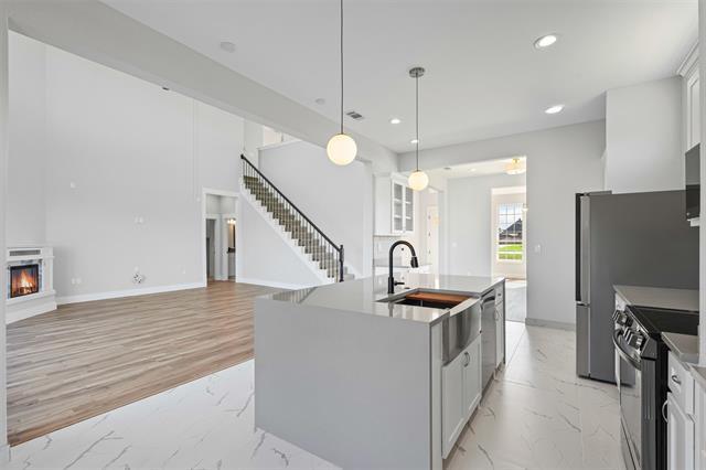 Building Photo - 681 Davenport Dr