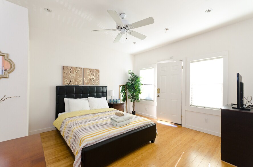 Building Photo - 202 Bicknell Ave