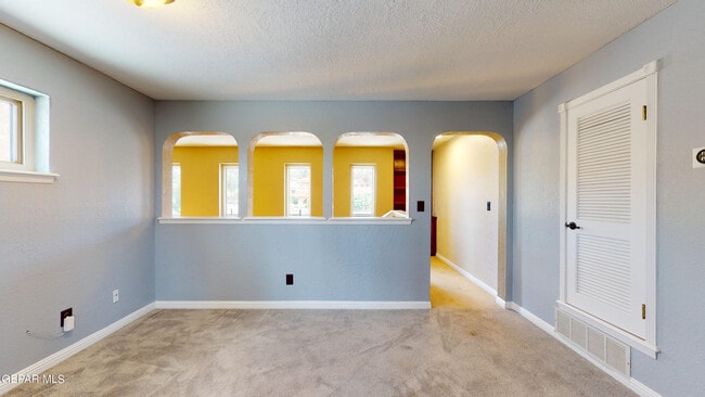 Building Photo - 801 Claravista Ln