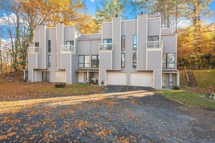 Building Photo - 98 Valley Forge Dr