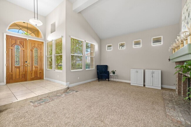 Building Photo - CLEAN 3 BEDROOM / 2 BATHROOM IN SEVEN OAK!...
