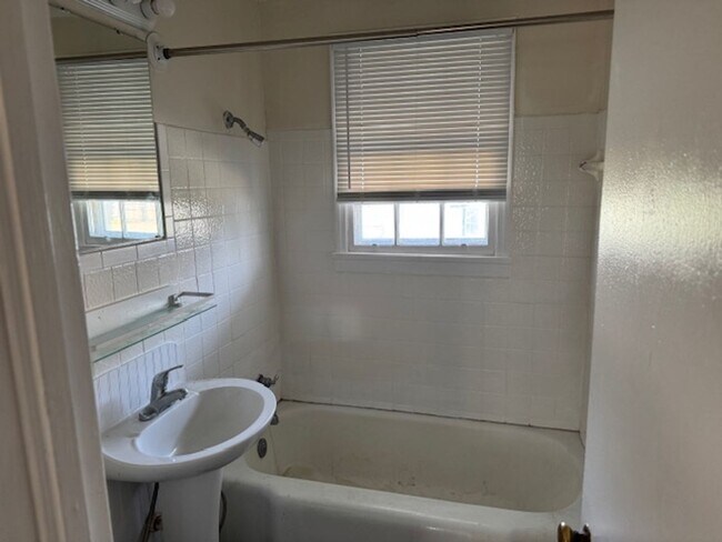 Building Photo - 202 Kenneth Blvd