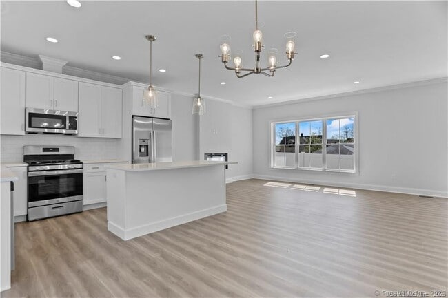Building Photo - 350 Halley Ave