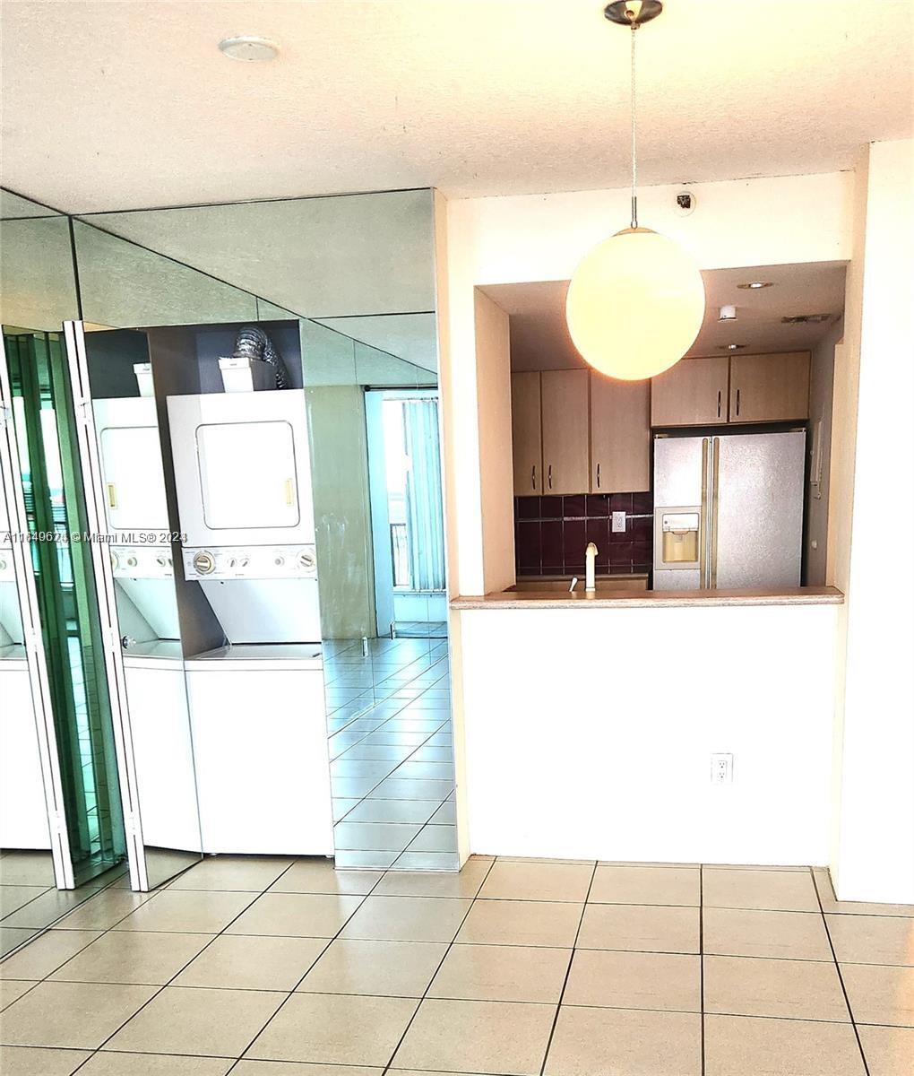 Building Photo - 555 NE 15th St