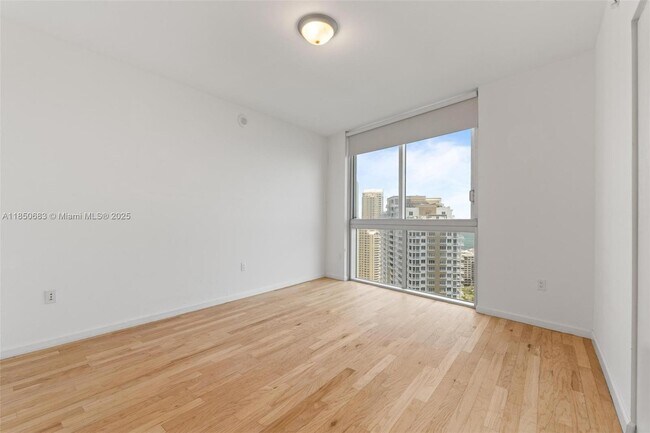 Building Photo - 495 Brickell Ave