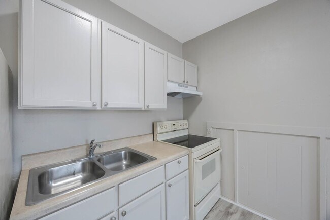 Building Photo - 317 N Highland Ave