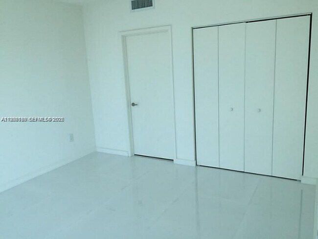 Building Photo - 1100 S Miami Ave