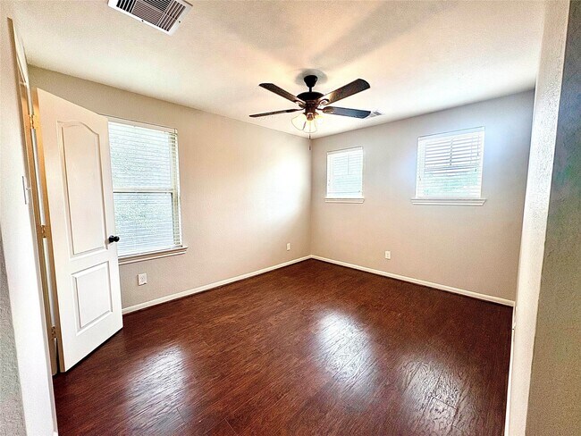 Building Photo - 119 Red Eagle Ct