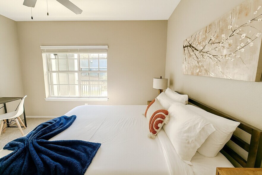 Building Photo - 6225 Saratoga Blvd