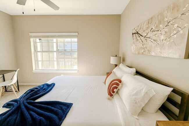 Building Photo - 6225 Saratoga Blvd