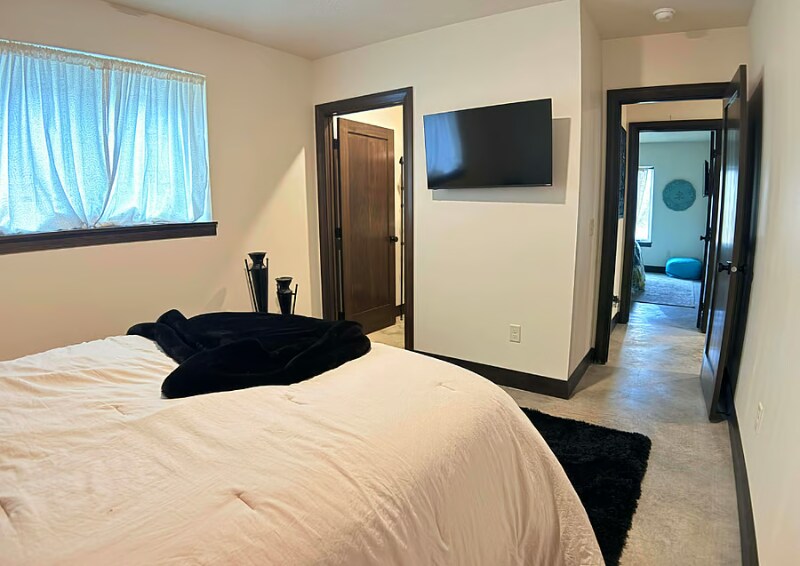 Building Photo - 921 Haley