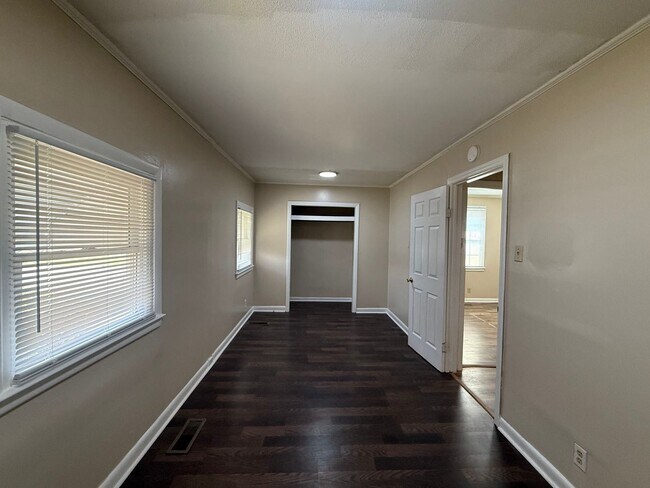 Building Photo - Fully Renovated 3-Bedroom, 1 Bathroom Home