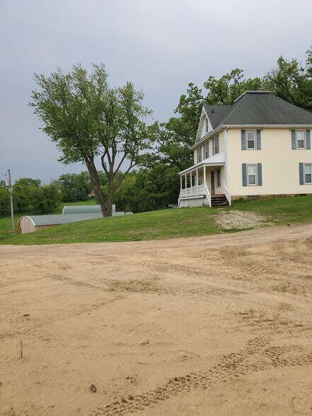 Building Photo - 10326 Brattlie Rd