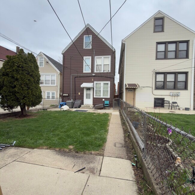 Building Photo - 4232 S California Ave