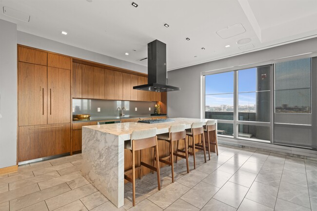 Building Photo - 75 Park Ln S