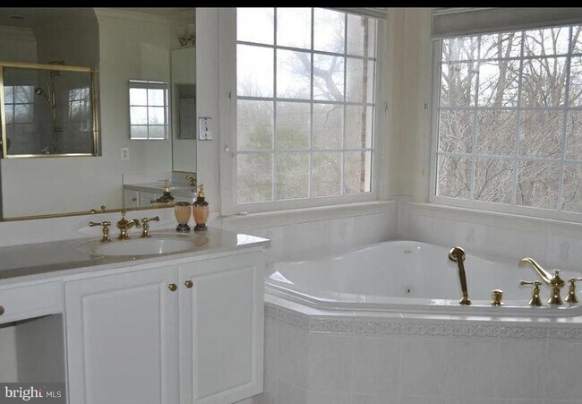 Building Photo - 10084 Daniels Run Way