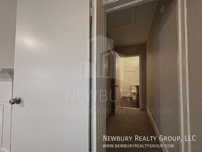 Building Photo - 39 Hickory St