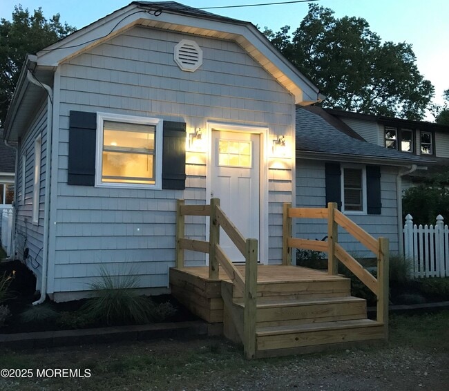 Building Photo - 36 Center Ave