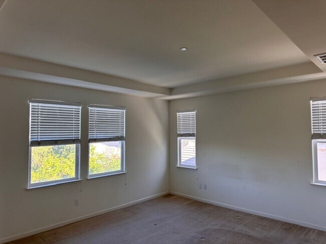 Building Photo - $500.00 off first full months rent - Beautiful home in River Island