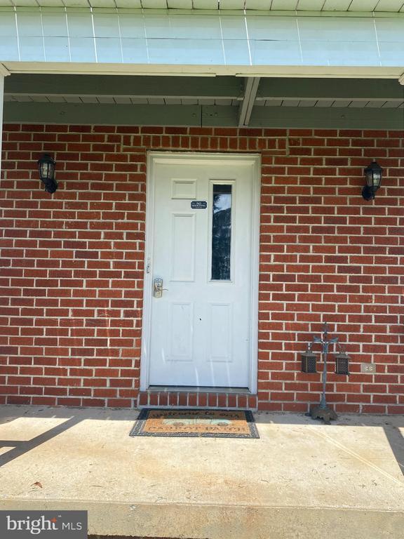 Building Photo - 204 N Red Hill Rd
