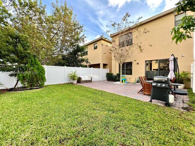 Building Photo - 649 NE 191st St